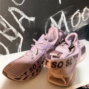 Trendy Women's Purple Sneakers